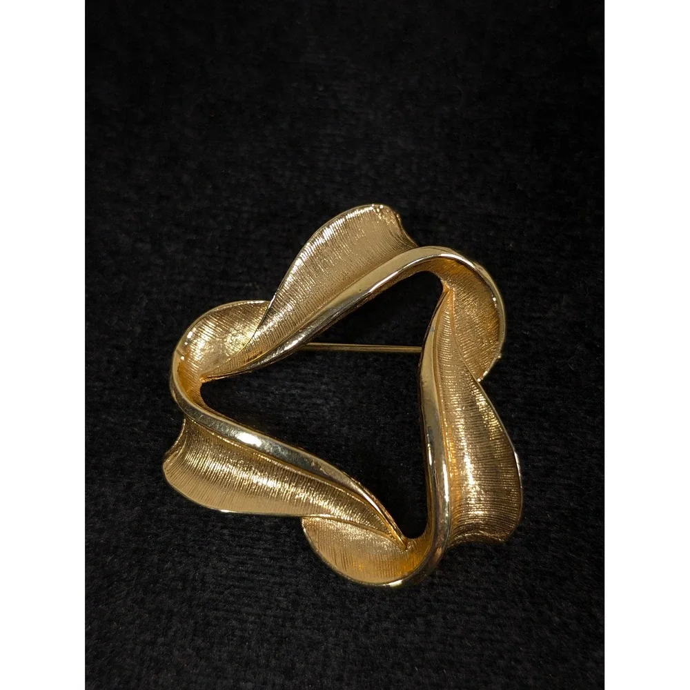 Vintage Gold‎ Tone Ribbon Brooch Textured Abstract Knot Pin